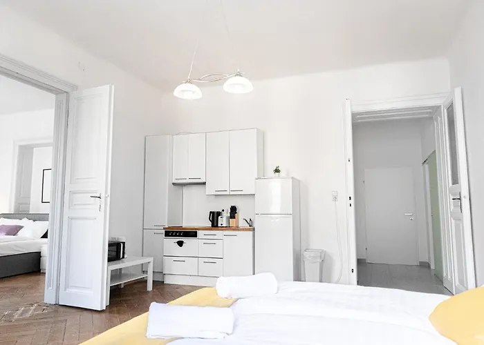 Cozy 2br Apt, Near Akh Hospital-ideal For Short & Longstay Apartment *