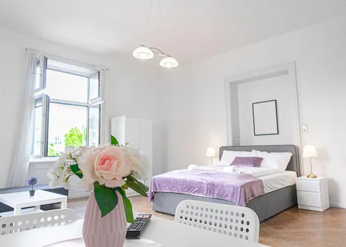 Cozy 2br Apt, Near Akh Hospital-ideal For Short & Longstay Apartment *
