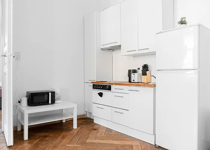Cozy 2br Apt, Near Akh Hospital-ideal For Short & Longstay Apartment *