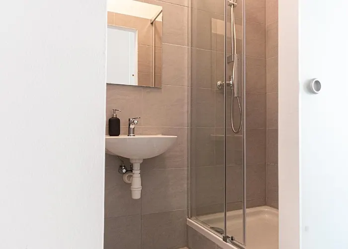 Apartment Cozy 2br Apt, Near Akh Hospital-ideal For Short & Longstay