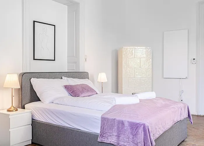 Cozy 2br Apt, Near Akh Hospital-ideal For Short & Longstay *