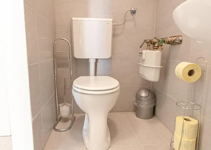 Cozy 2br Apt, Near Akh Hospital-ideal For Short & Longstay