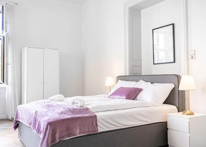 Apartment Cozy 2br Apt, Near Akh Hospital-ideal For Short & Longstay *