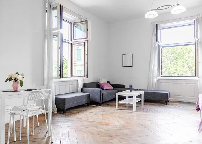 Apartment Cozy 2br Apt, Near Akh Hospital-ideal For Short & Longstay