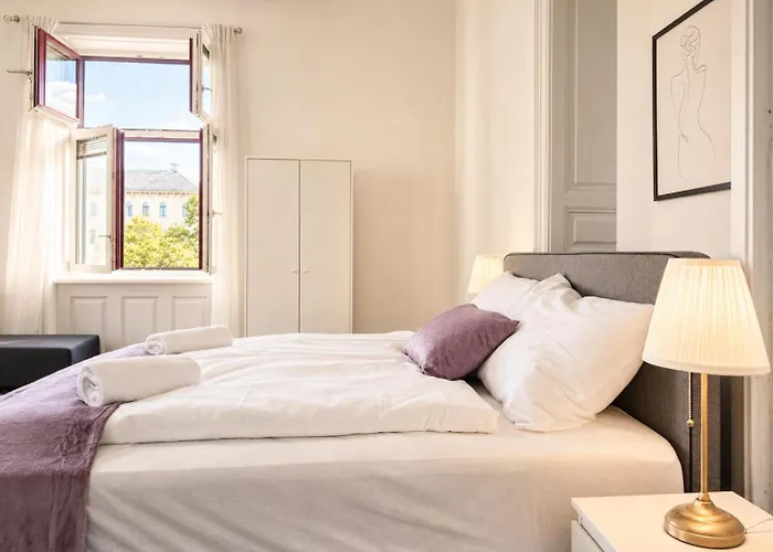 Cozy 2br Apt, Near Akh Hospital-ideal For Short & Longstay Apartment