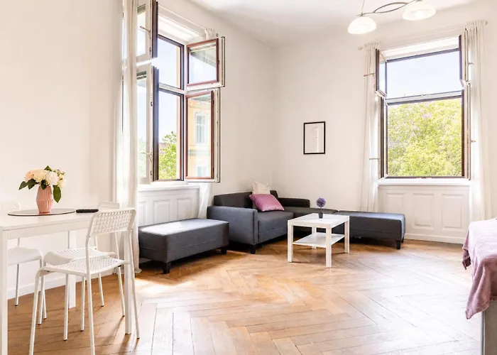 Apartment Cozy 2br Apt, Near Akh Hospital-ideal For Short & Longstay