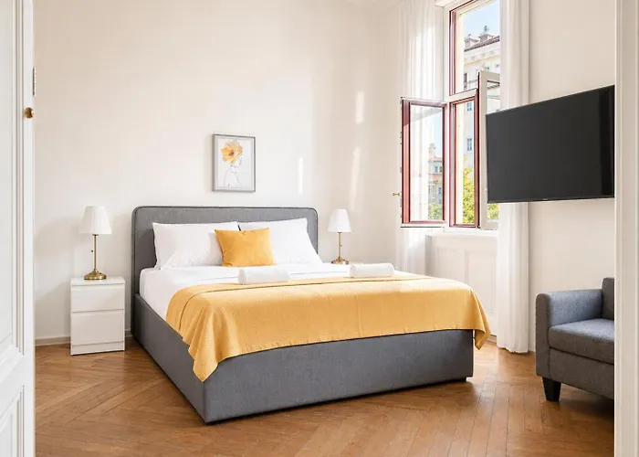 Cozy 2br Apt, Near Akh Hospital-ideal For Short & Longstay Apartment *