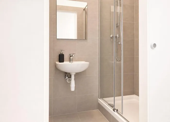 Cozy 2br Apt, Near Akh Hospital-ideal For Short & Longstay Apartment *