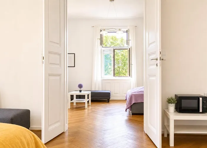 Apartment Cozy 2br Apt, Near Akh Hospital-ideal For Short & Longstay